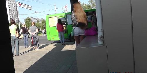 Skinny girl wears mini skirt in the voyeur upskirt vid