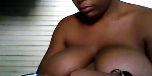 Bored Ebony Busty BBW Webcam Rubs Pussy (bbw_pussy )