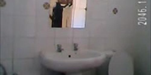 DESI INDIAN LADY BATHROOM VIDEO RECORDING