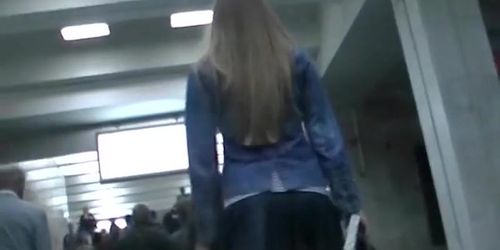 Blond subway beauty flashed her upskirt
