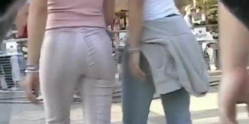 gorgeous piece of ass in street candid doing a bit of ass wobbling