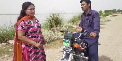 Tharik bike driver desi aunty hot (Desi Hot)