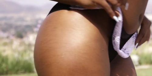 Booty Ebony Girl In Lingerie And High Heels Bbc Pussynailed