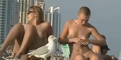 Spy nude cams on the beach get a lot of naked chicks