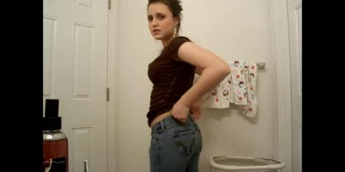 Sexy Girl Mastrubates In Toilet