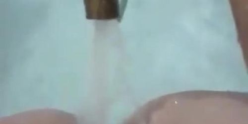 Object insertion: open shower in my pussy until I squirt