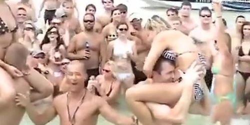 Sexy beach girls fighting each other from the shoulders of their boyfriends