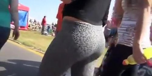 Teen with nice ass in leopard pattern leggings