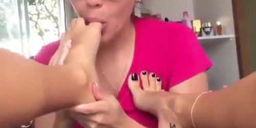 College girl loves feet (Pretty Toes)