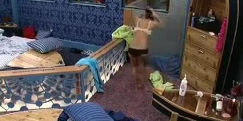 Big Brother's friend 9 usa Jen Drops Towel Flashes Cam