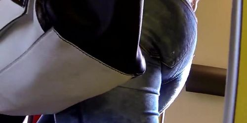 Candid - Sexy Ass Girl In Tight Jeans Close-Up