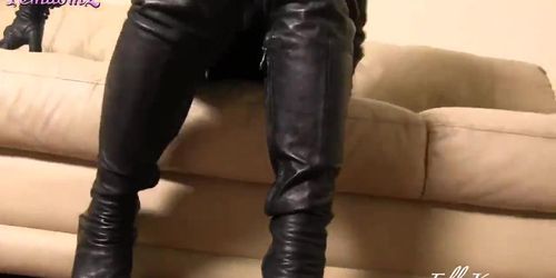 Very Hot Leather Mistress