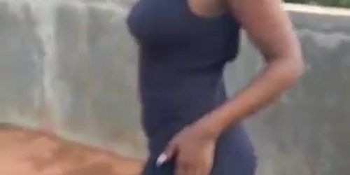 Thick black queen twerking (Laura Lion)