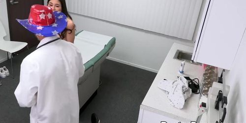 DOCTORPERVERT - Busty girl Jasmine Wilde comes to do a pussy checkup so her doctor seduces her into sex (Mike Mancini)