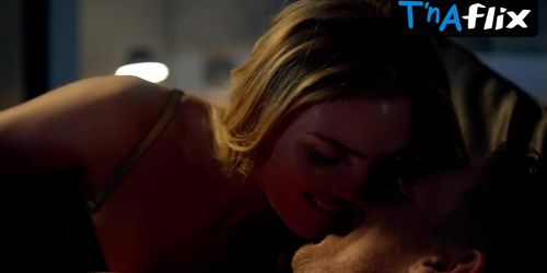 Jelka Van Houten Sexy Scene  in Mannenharten