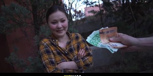 Luna Truelove Wants EZ Money! - Luna Lane
