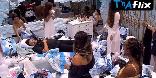 Mari Gonzalez Breasts Scene  in Big Brother Brasil 2020