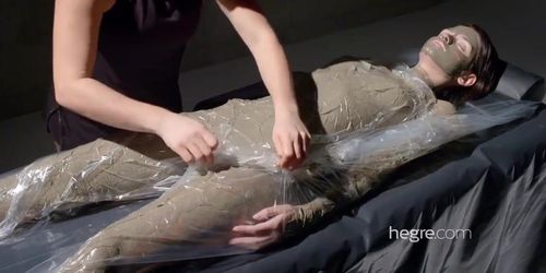 Hegre Art - Erotic Mud Massage (fem.)