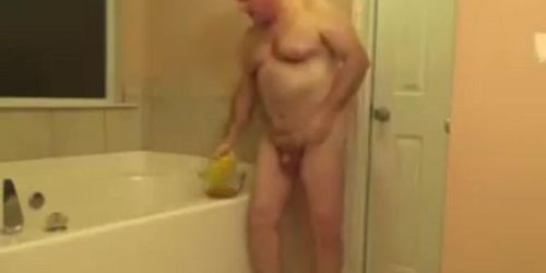 Tom Pearl Takes A Sponge Bath With Piss