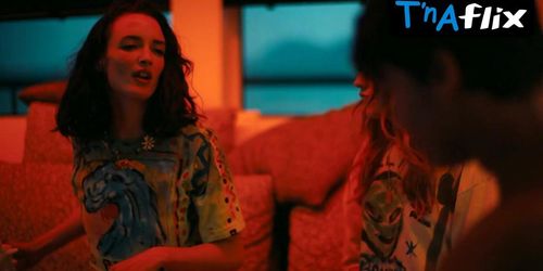 Aimee-Lou Wood Lesbian Scene  in The White Lotus