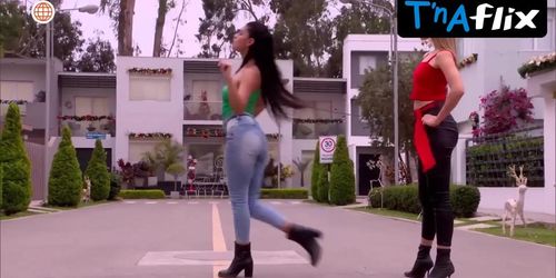Xiomara Minchan Sexy Scene  in Al Fondo Hay Sitio