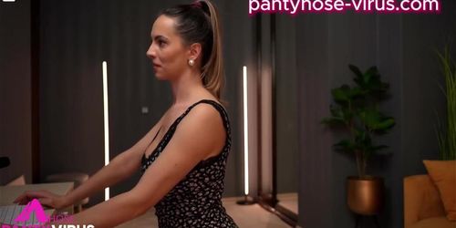 Sexy latina is dancing in pantyhose. calliadesigner 2024-03-22