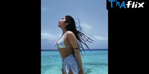 Janhvi Kapoor Sexy Scene  in Janhvi Kapoor Hot Pics Collection September 2021