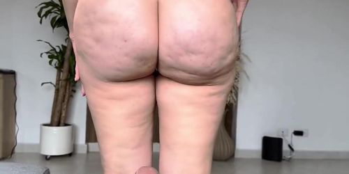 Estoy de viaje y pago por compania de una Colombia de culo y tetas grandes
