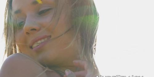 NUDE FEMJOY - Horny babe spices her trip to the beach with stripping (Linda Lovelace)