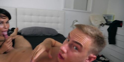 Jessy Jey shows some sex