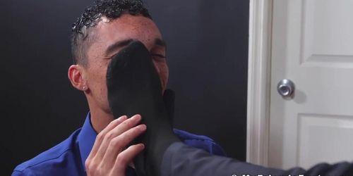 Latino boss foot worshipped before he gives amazing footjob