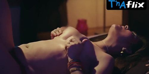 Zoya Rathore Breasts Scene  in Mere Angane Main