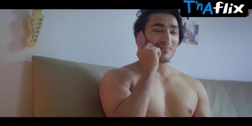 Dinky Kapoor Butt,  Bikini Scene  in Beer Boys And Vodka Girls