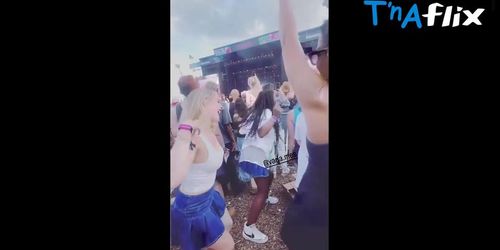 Mckenna Grace Breasts Scene  in Mckenna Grace At The Lollapalooza Music Festival In Chicago