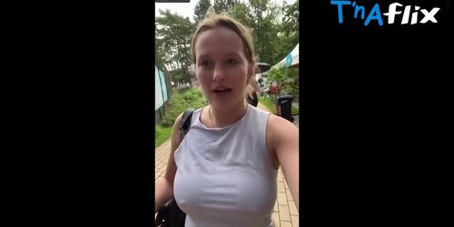 Kaja Moood Sexy Scene  in Kaja Moood Sexy Selfie Video Flaunting Her Hot Pokies