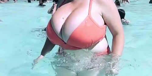 Demora Avarice piscina pubblica.mp4