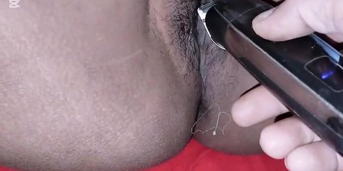 Desi bhabi gets her hairy pussy cleaned in homemade hd video