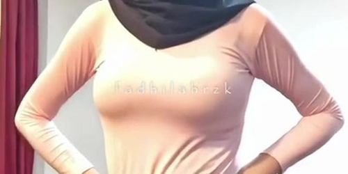 Beautiful Indonesian Hijab Girl ?