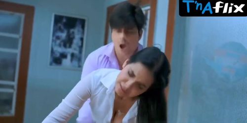 Natasha Rajeshwari Butt,  Breasts Scene  in Rajni Kaand