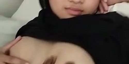 Hijab Hitam Pasrah