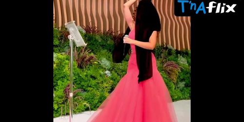 Myriam Fares Sexy Scene  in Myriam Fares Sexy Dance At Hatmis Wedding In Doha