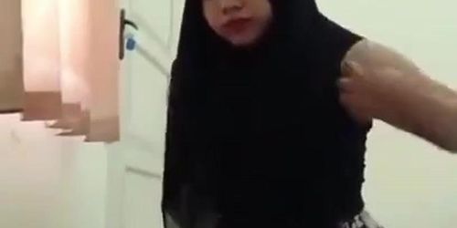 EMMA HIJAB