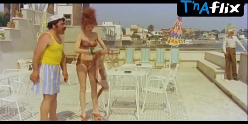 Milena Vucotich Bikini Scene  in Sabato, Domenica E Venerdi