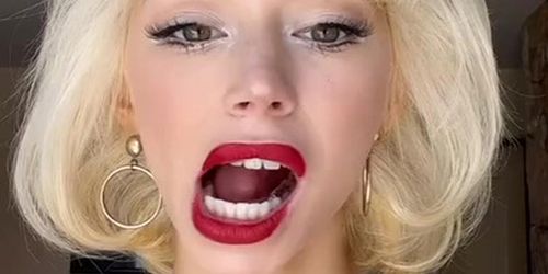 TikTok Babe Showing Her Fillings