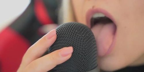 Asmr HoneyGirl licking a mic