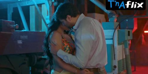 Manvi Chugh Sexy Scene  in Rikshawala