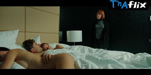 Unknowns Breasts Scene  in Ten' Zvezdy