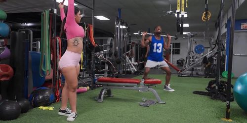 Crazy College Girlfriend Melztube Gets Fucked In Gym