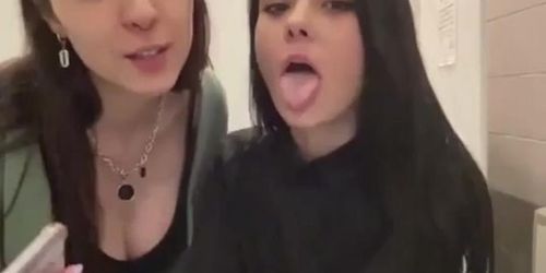 Girlz russian lesbians in the toilet 