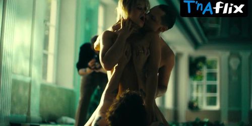 Anna Szymanczyk Breasts,  Butt Scene  in X-Rated Queen